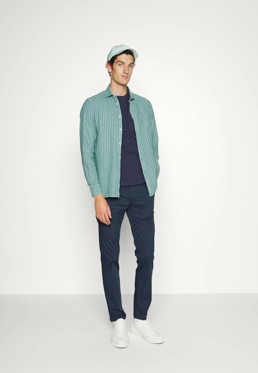 Clothing * | Rag & Bone Paperweight Chinos Carbon